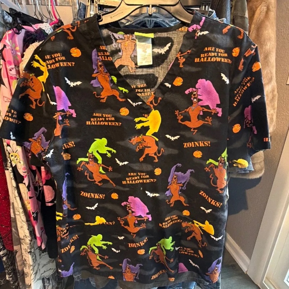 Scooby Doo Halloween nurse scrub top. Size: L new without tag